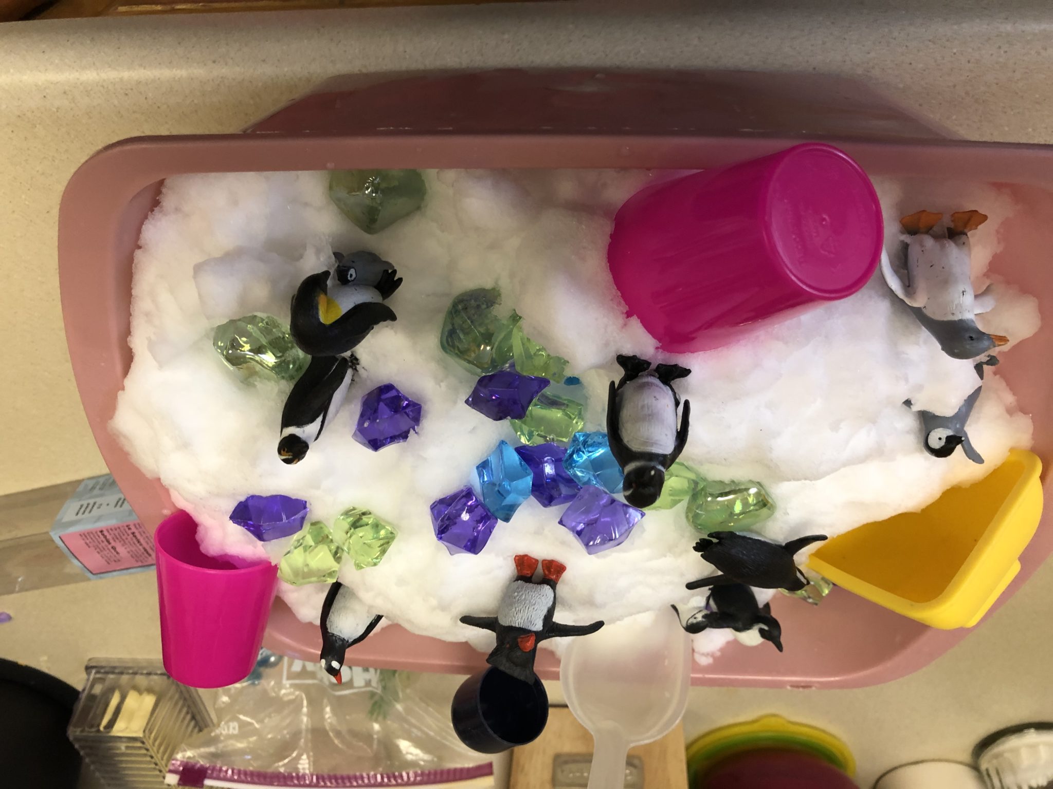 Snow sensory tub with shovels and cups