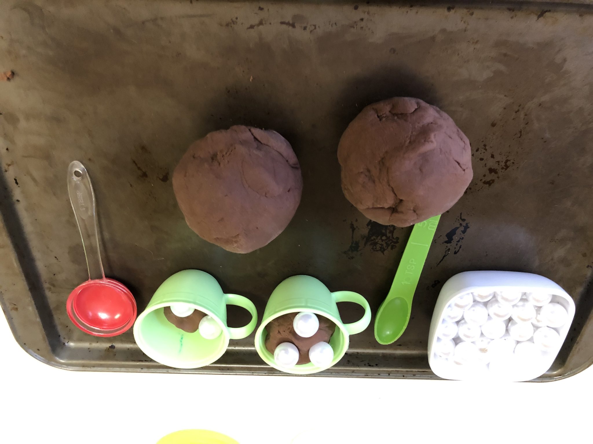 Play-dough with cups and white beads